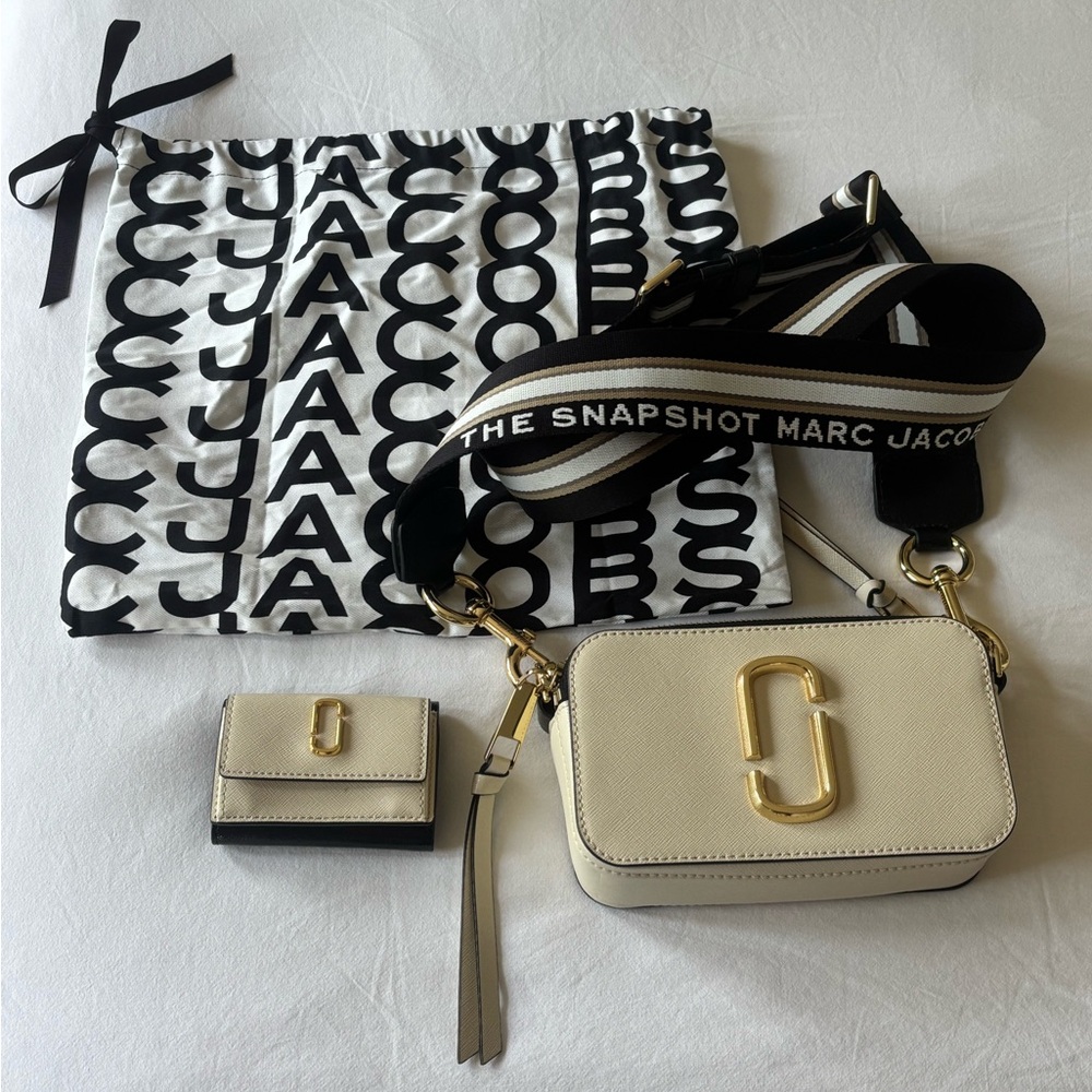Marc Jacobs Snapshot Cream and Black Crossbody Bag & Wallet Clip Set